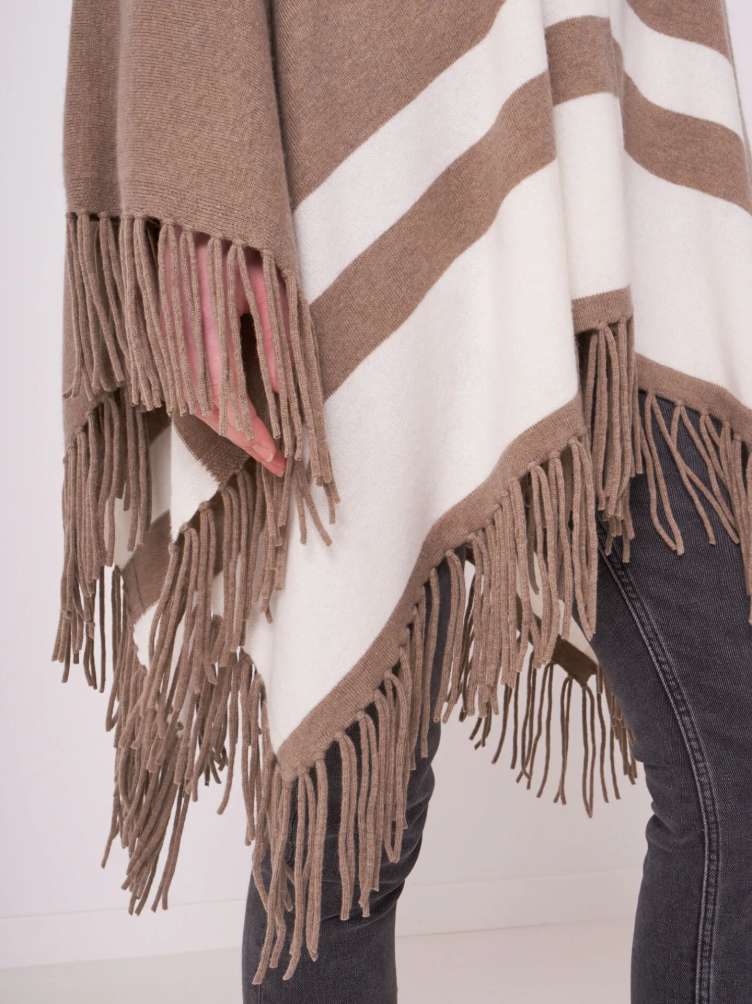 Cape Met Strepen En Franje Van Cashmere Melange