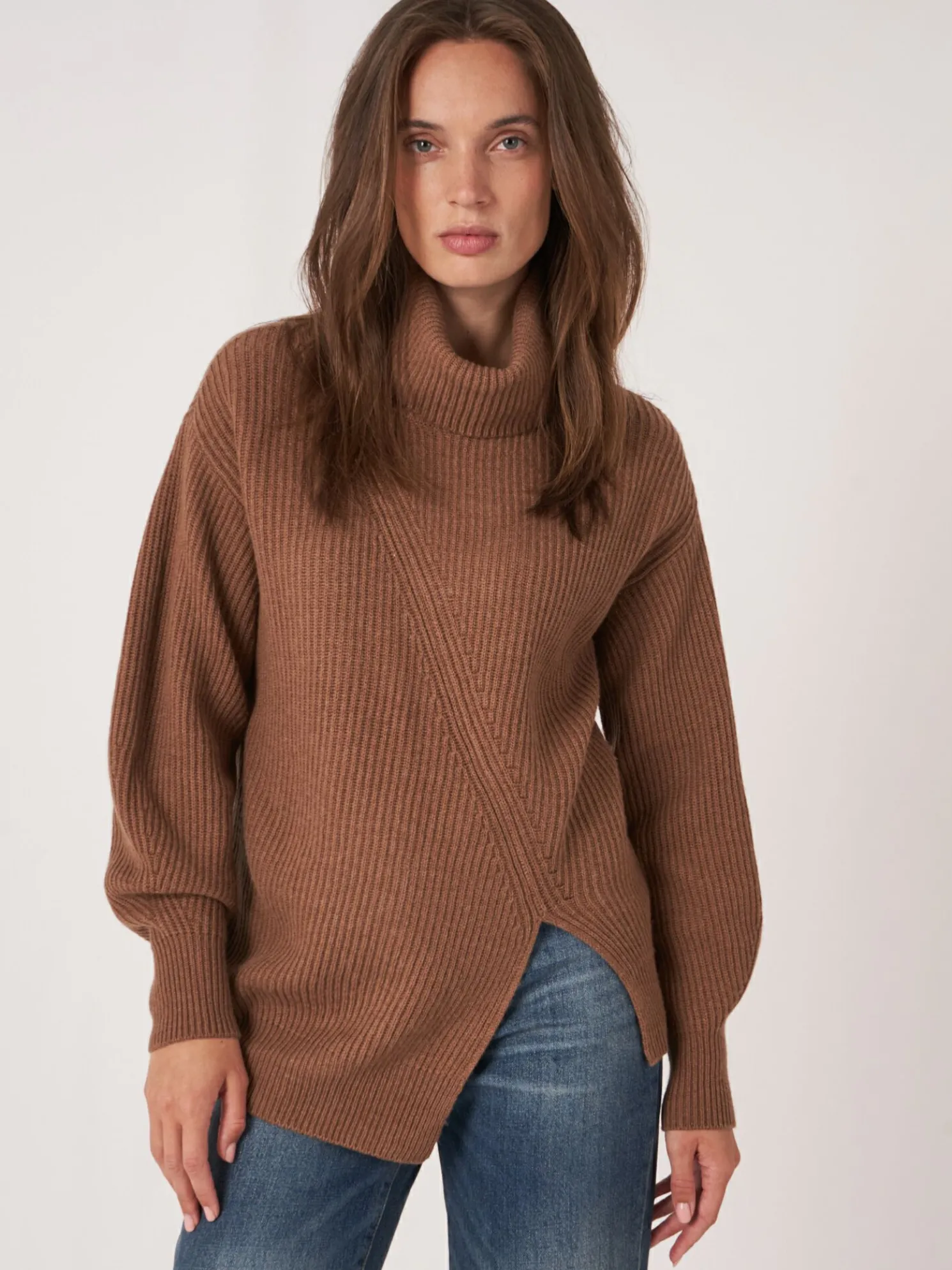 Cashmere Coltrui Met Asymmetrische Zoom