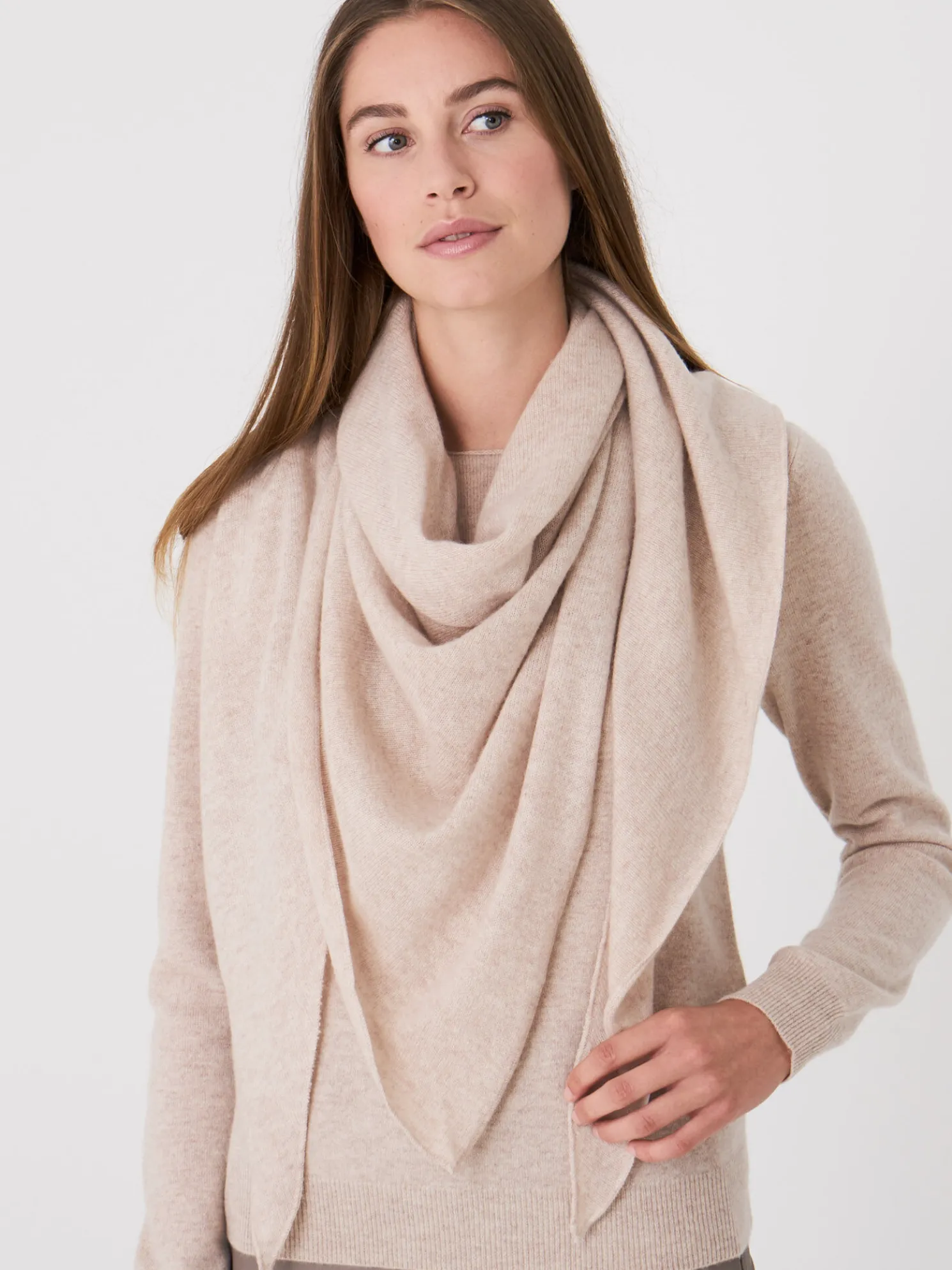 Fijngebreide Organisch Cashmere Driehoekige Sjaal