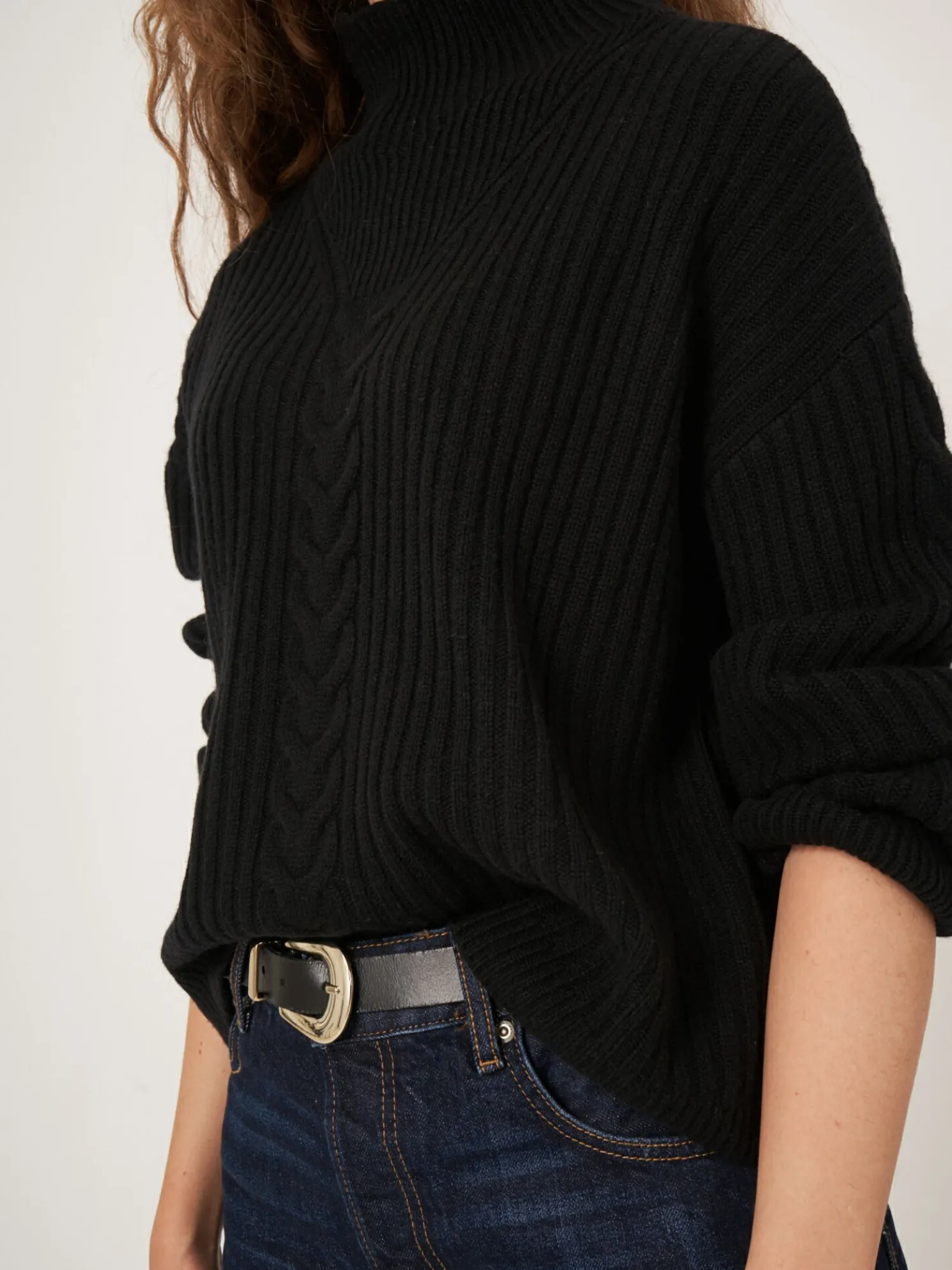 Geribde Trui Met Hoge Kraag En Kabel Detail