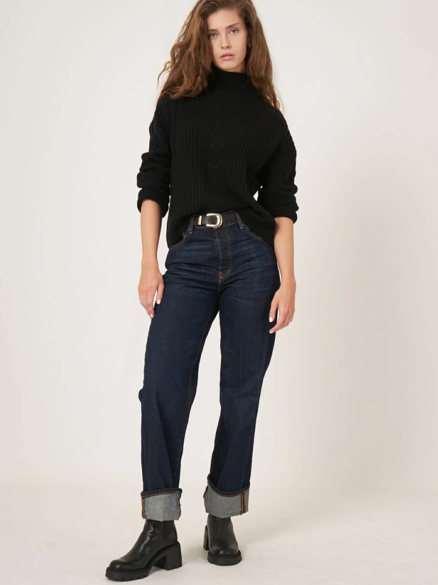 Geribde Trui Met Hoge Kraag En Kabel Detail