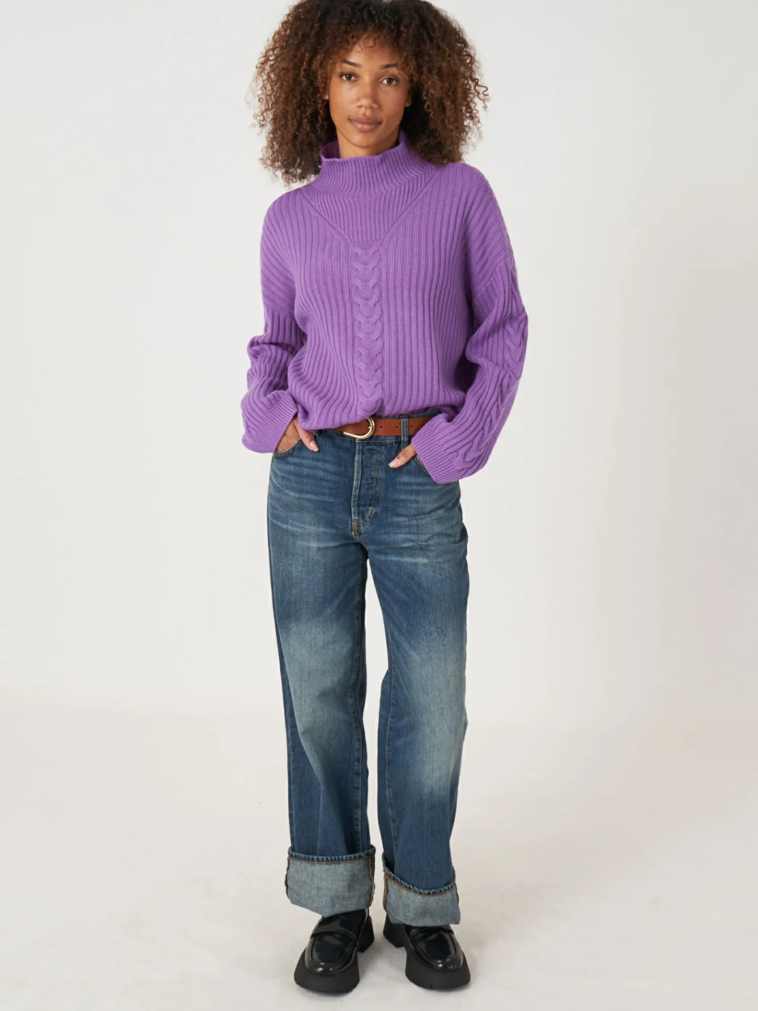 Geribde Trui Met Hoge Kraag En Kabel Detail