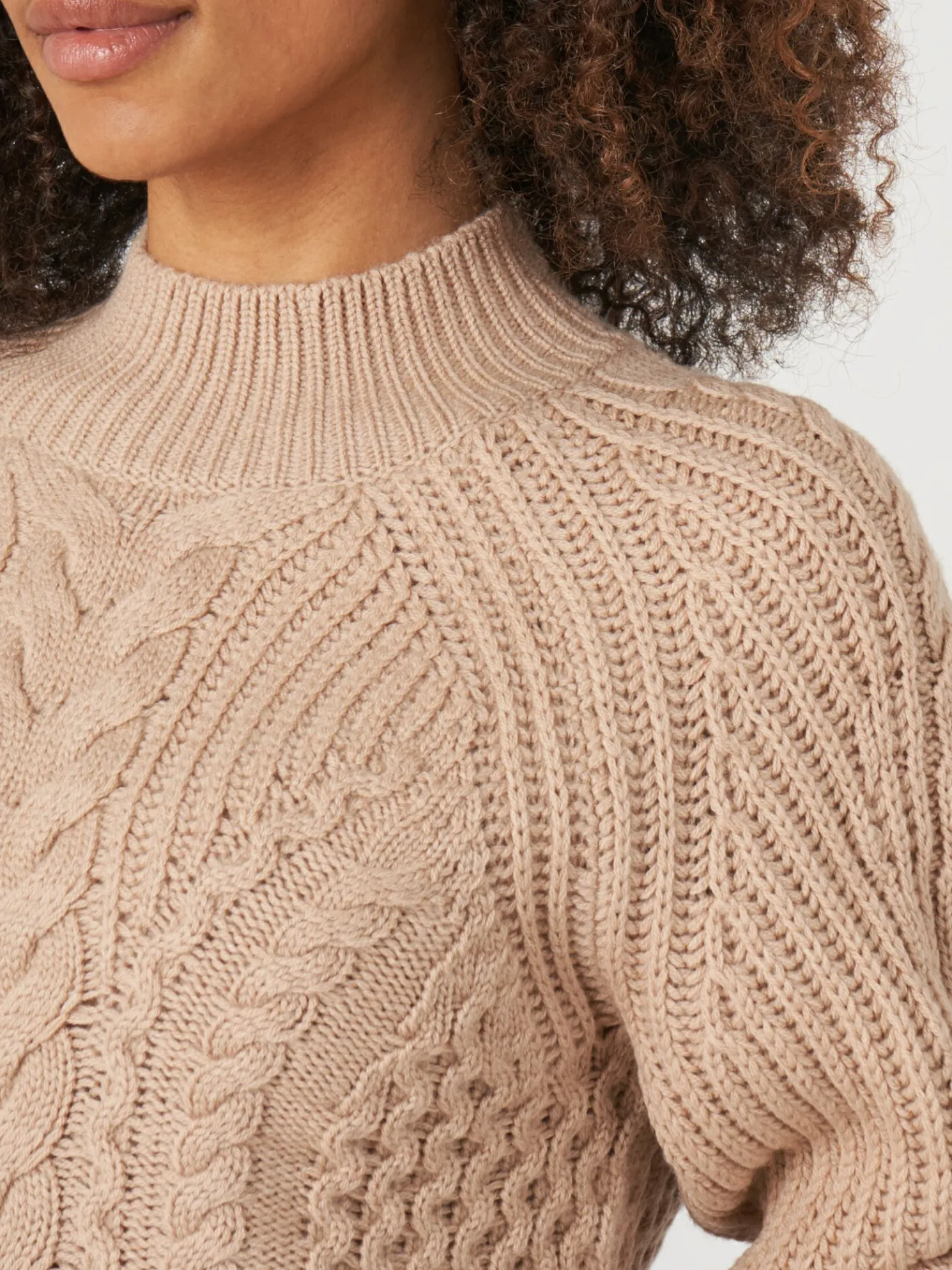 Kabeltrui Van Merinowol Met Opstaande Kraag