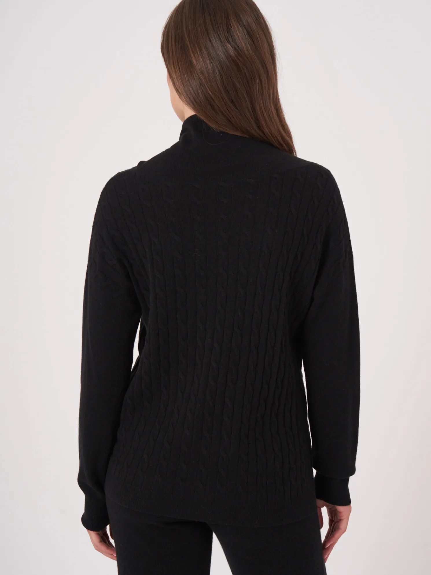 Trui In Fijn Kabelpatroon Met Opstaande Kraag En Trekkoord