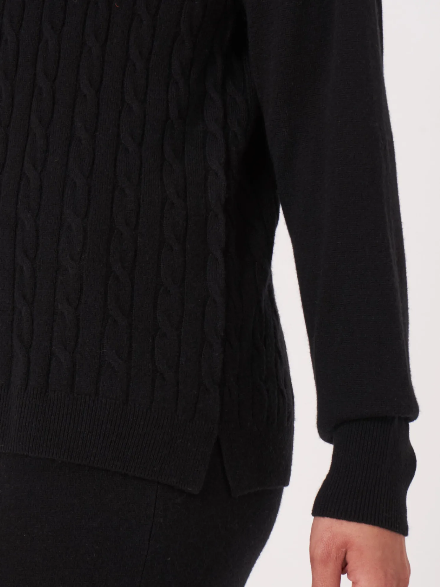 Trui In Fijn Kabelpatroon Met Opstaande Kraag En Trekkoord