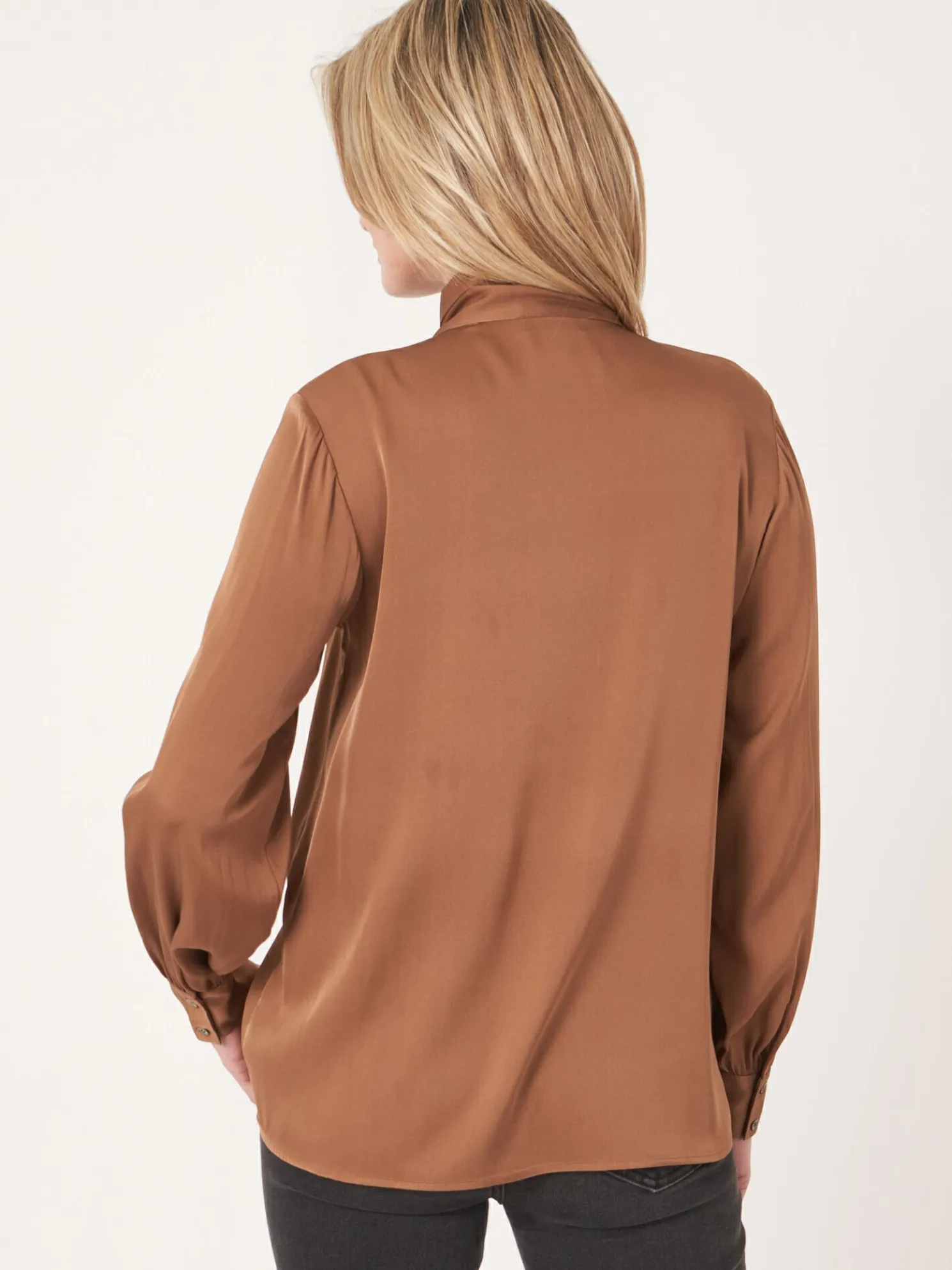 Zijden Blouse Met Strikhals