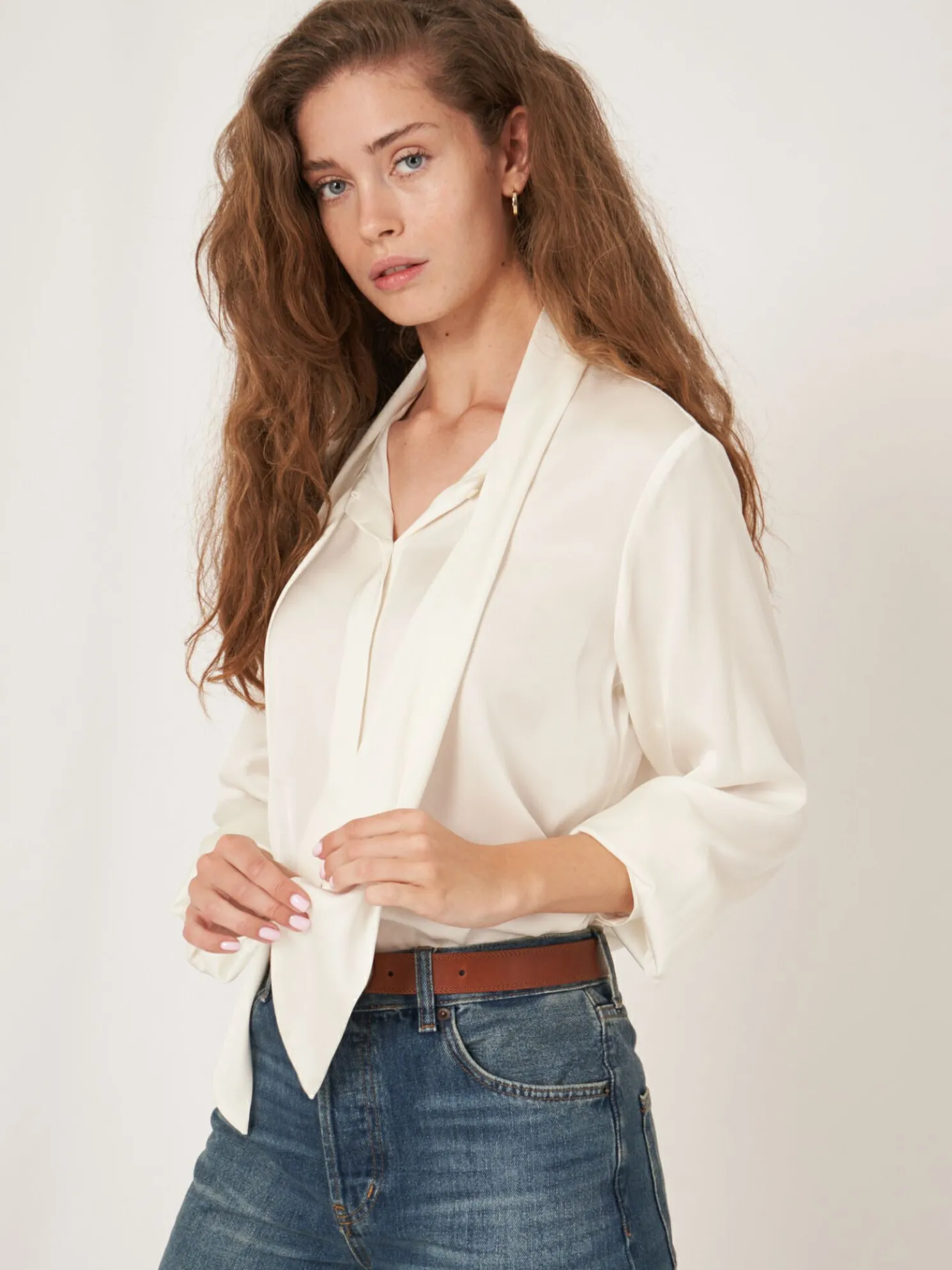 Zijden Blouse Met Strikhals